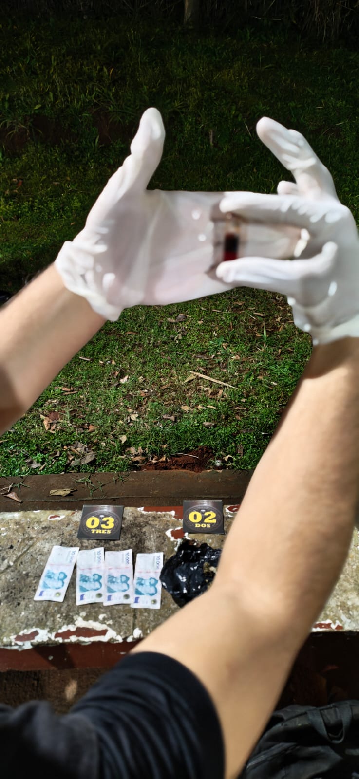 Policías encubiertos capturaron a dos dealers con cocaína y marihuana dosificadas en un barrio de Puerto Iguazú 2